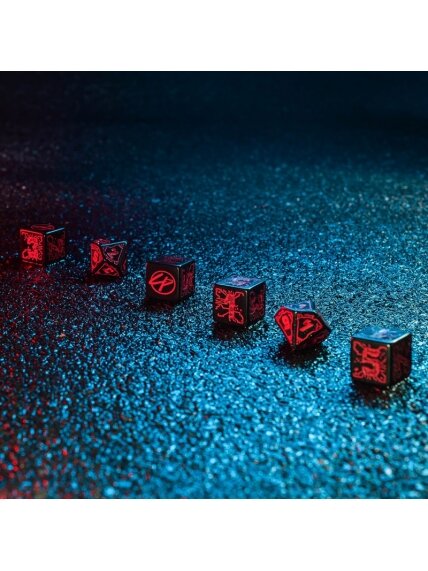 Cyberpunk RED Essential kauliukų rinkinys juodos ir raudonos spalvos 7