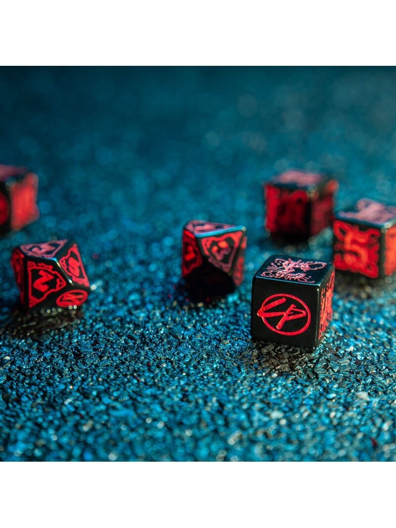 Cyberpunk RED Essential kauliukų rinkinys juodos ir raudonos spalvos 3