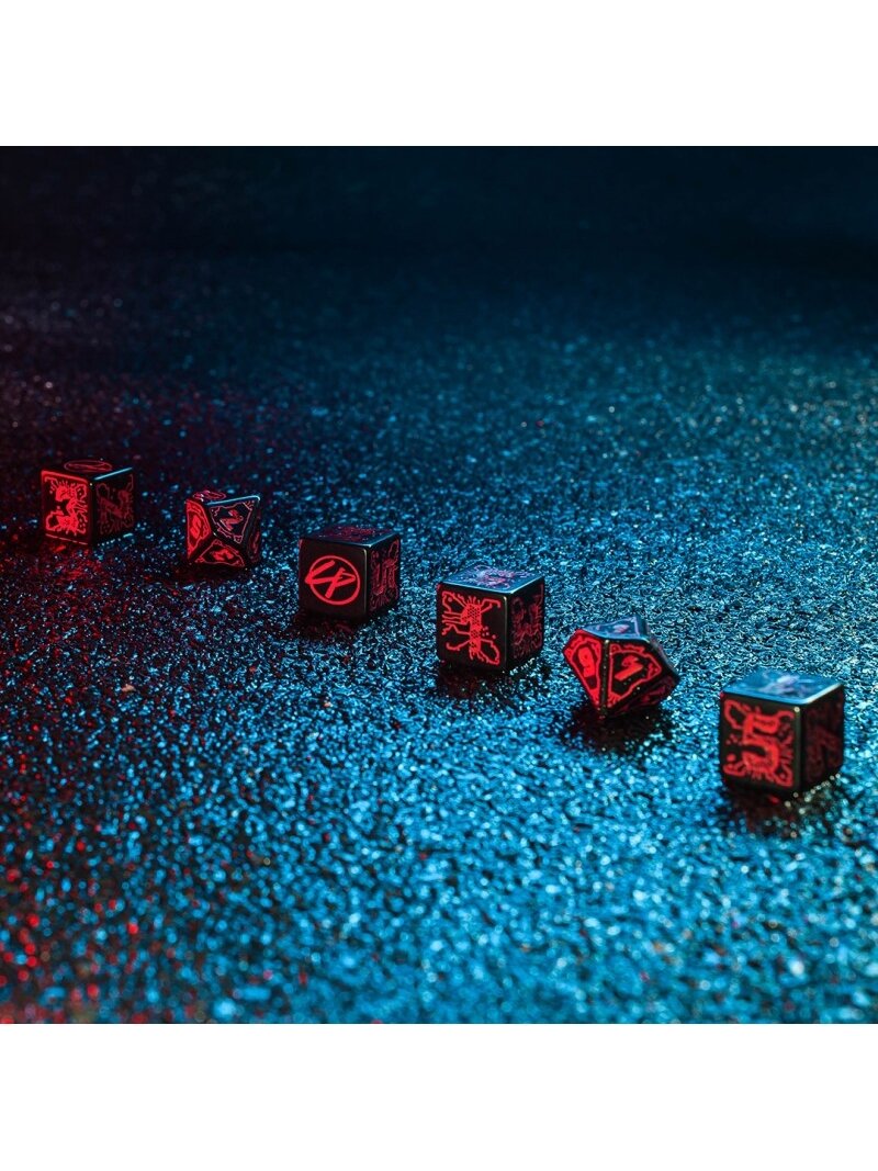 Cyberpunk RED Essential kauliukų rinkinys juodos ir raudonos spalvos 7