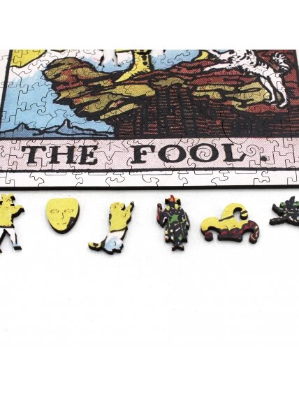 Tarot: The Fool (Rider-Waite) Dėlionė Iš Medžio (250 detalių) Fantasy Puzzles 6 Tarot: The Fool (Rider-Waite) Dėlionė Iš Medžio (250 detalių) Fantasy Puzzles 6