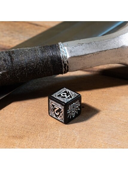 The Witcher Geralt Silver Sword kauliukų rinkinys juodos ir sidabro sp 7 The Witcher Geralt Silver Sword kauliukų rinkinys juodos ir sidabro sp 7