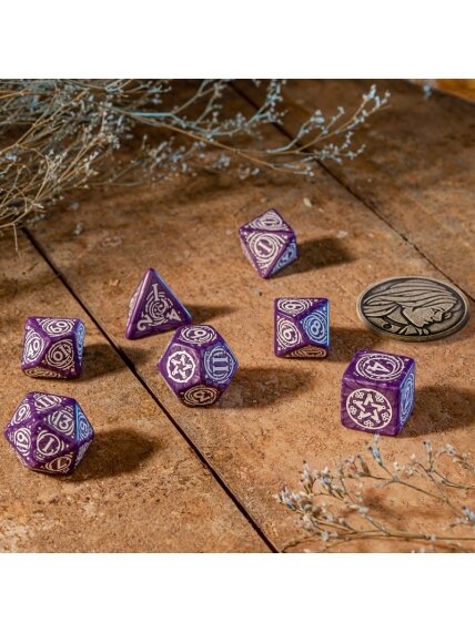 The Witcher Yennefer kauliukų rinkinys levandų ir baltos sp 2 The Witcher Yennefer kauliukų rinkinys levandų ir baltos sp 2