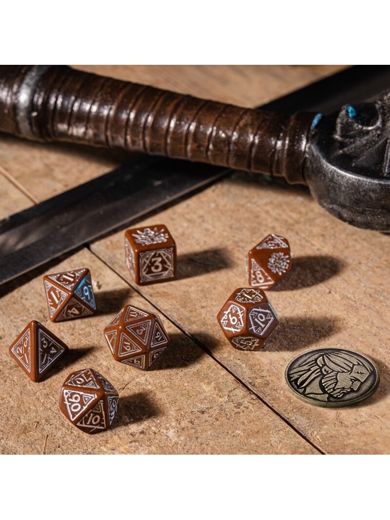 The Witcher Geralt kauliukų rinkinys rudos ir sidabrinės sp 2 The Witcher Geralt kauliukų rinkinys rudos ir sidabrinės sp 2