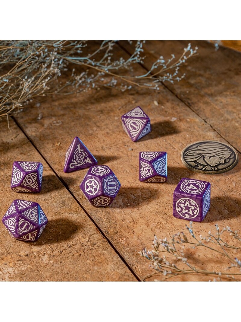 The Witcher Yennefer kauliukų rinkinys levandų ir baltos sp 2 The Witcher Yennefer kauliukų rinkinys levandų ir baltos sp 2
